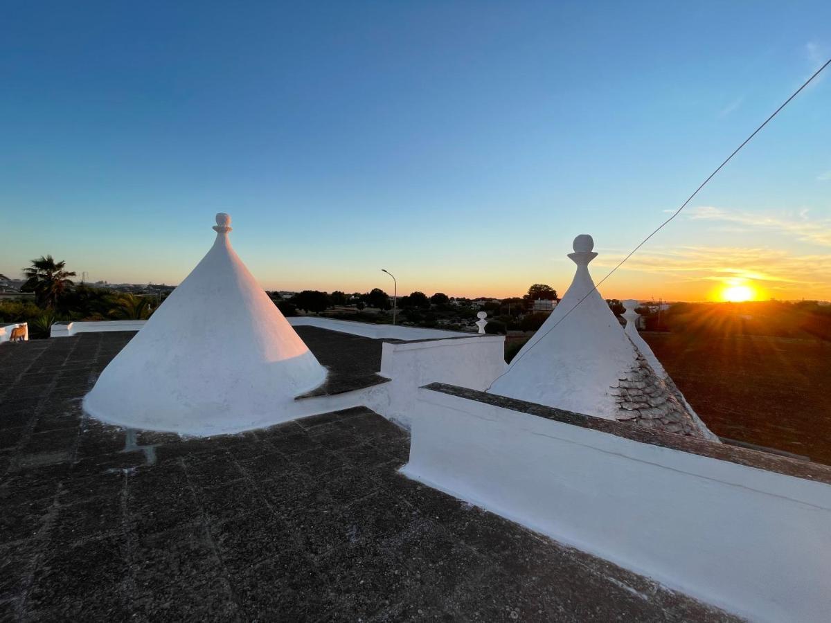 Trulli Lupoli In Valle D Itria Cisternino Exterior foto
